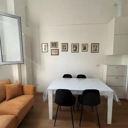 Modern In Dergano Appartement