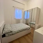 Modern In Dergano شقة