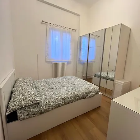 Modern In Dergano Apartman